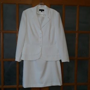 💎Womens White Textured Skirt Suit💎